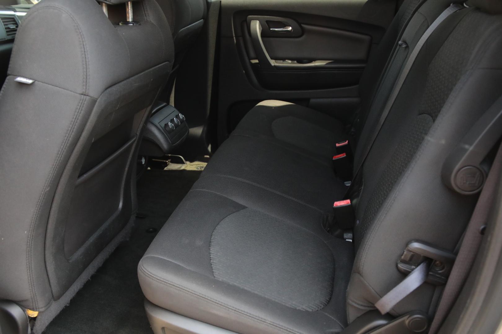 2012 TAN CHEVROLET TRAVERSE LT FWD (1GNKRGED1CJ) with an 3.6L V6 DOHC 24V engine, 6-SPEED AUTOMATIC transmission, located at 420 E. Kingsbury St., Seguin, TX, 78155, (830) 401-0495, 29.581060, -97.961647 - Photo#11